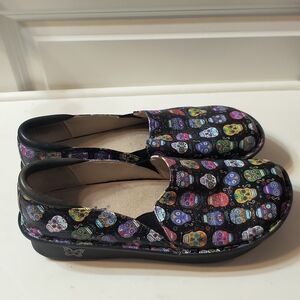 Alegria Debra Sugar Skulls Black Leather Slip-On Nursing Clogs Shoes Siz 41 10.5